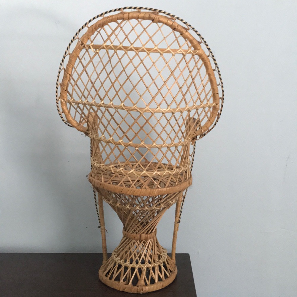 Vintage mini wicker rattan peacock chair - Picture 5 of 9